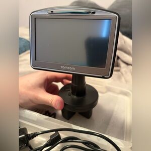 Black Portable GPS TOMTOM Navigator with Mount